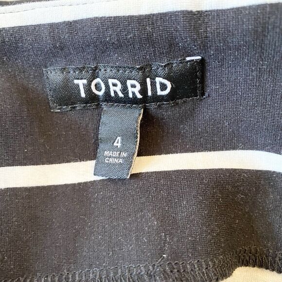 TORRID Black and White Stripe Pull On Pencil Skirt Size 4X Contemporary Stretch - Picture 10 of 11